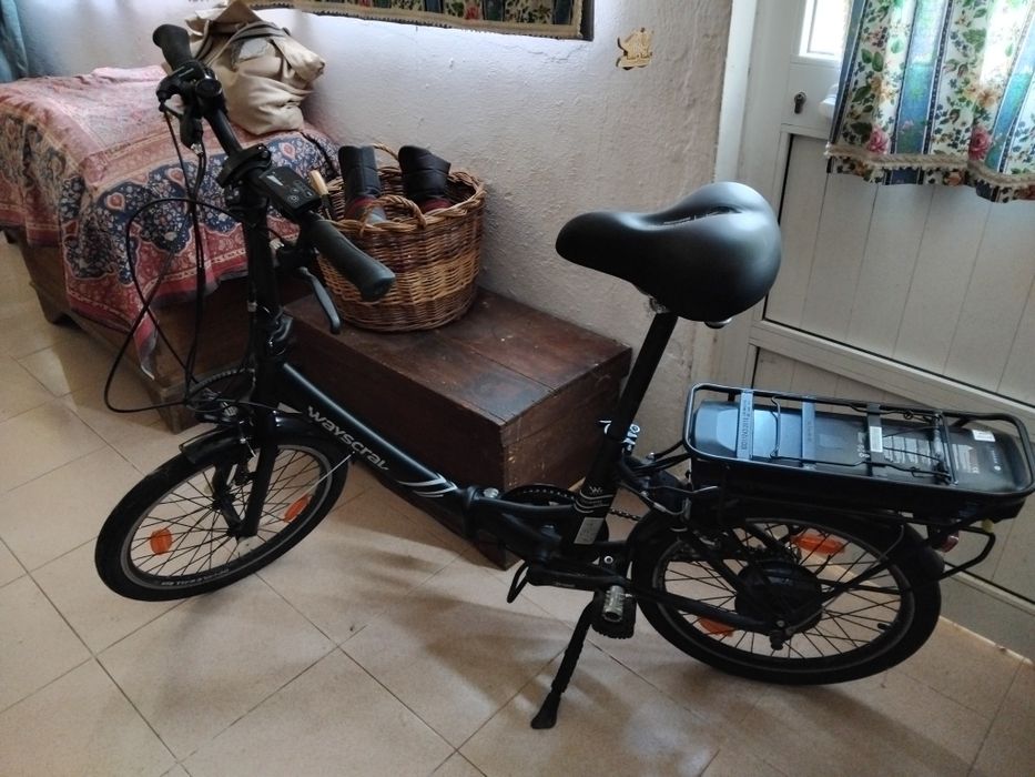 Bicicleta eléctrica desdobrável em muito bom estado