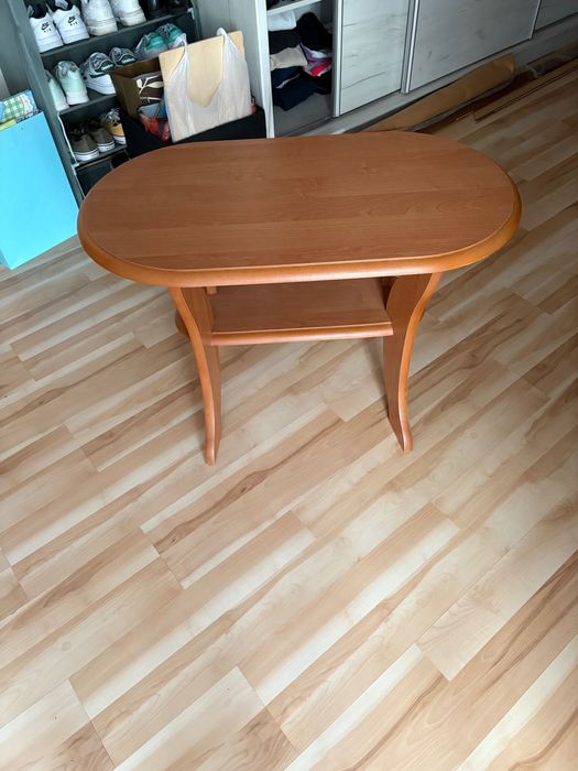 Brązowy stolik kawowy