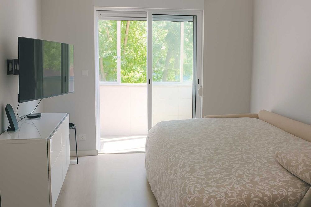 Quarto (solteiro com cama de casal) em apartamento remodelado