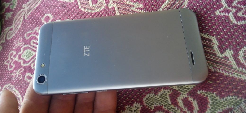 Продам телефон ZTE телефон в ідеально стані