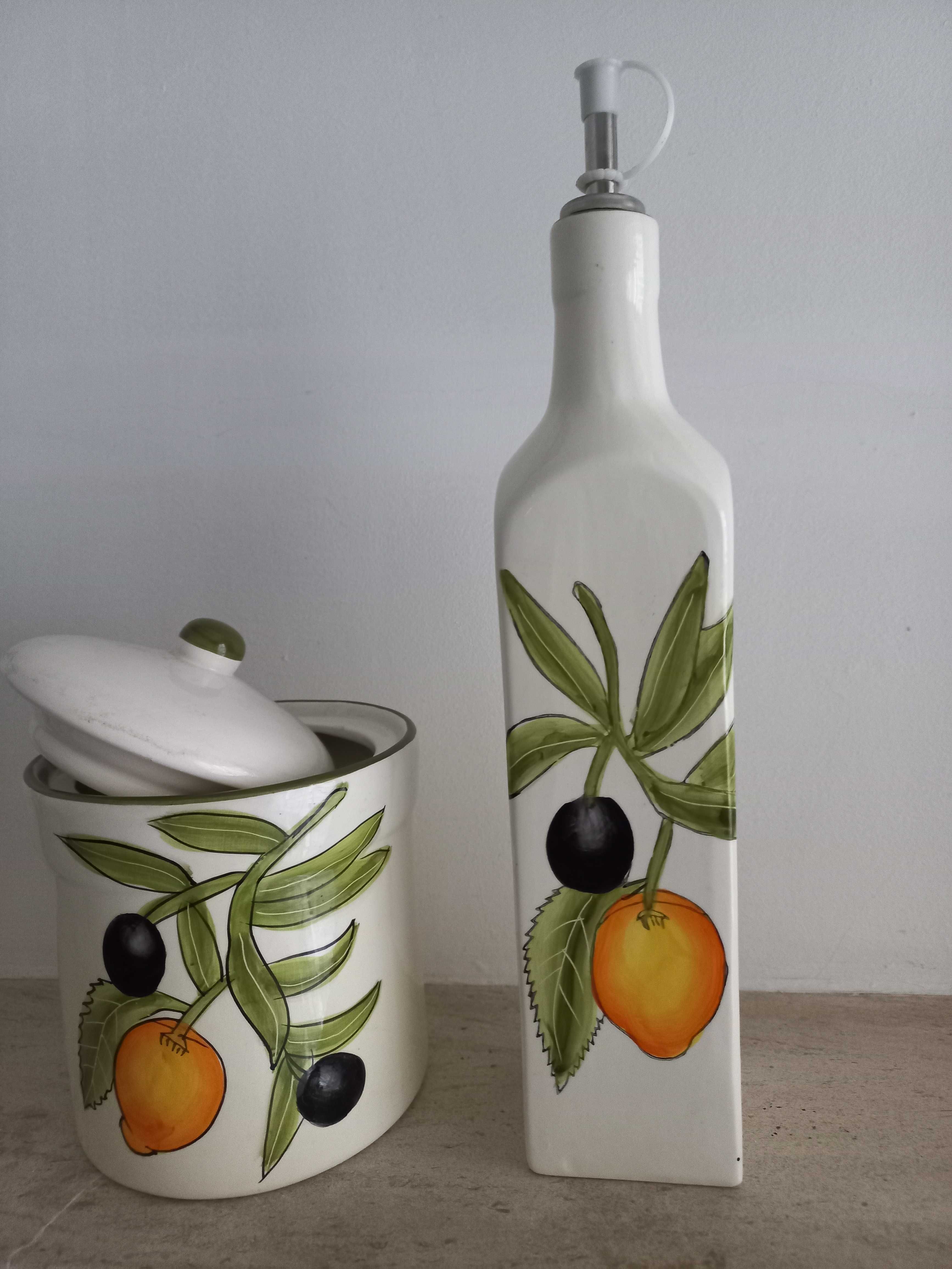 Conjunto de  duas pecas de loiça  decorativa