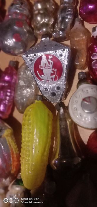 Новорічні іграшки.кого цікавлять зверніть