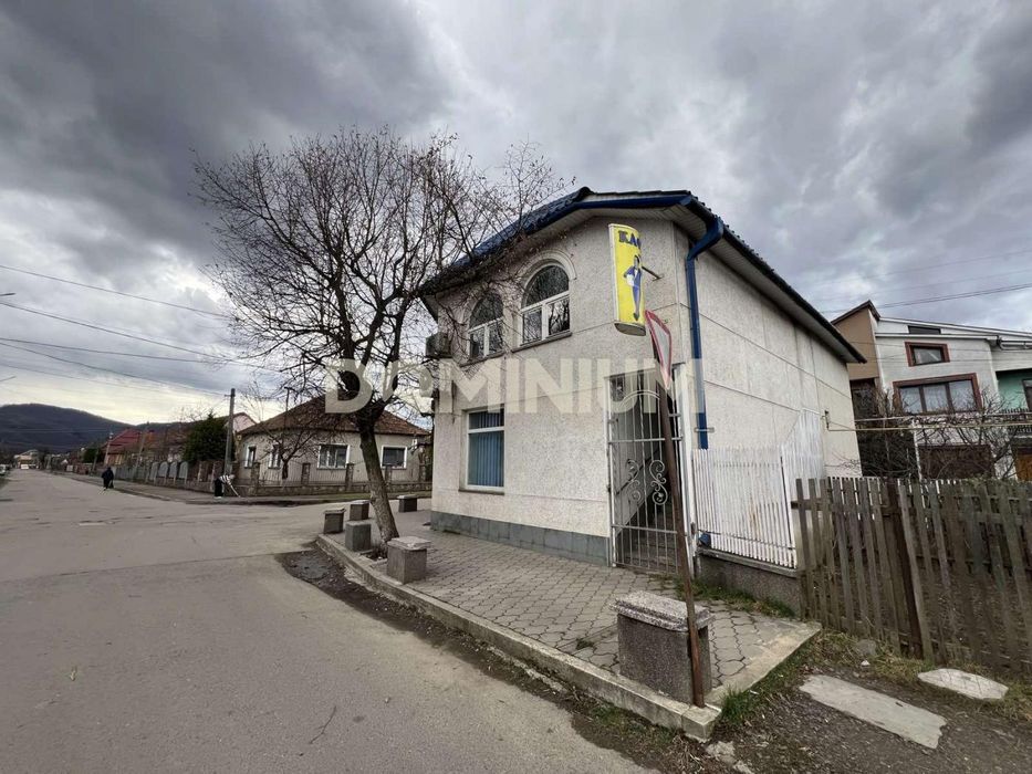 Продається комерційна будівля у м. Хуст