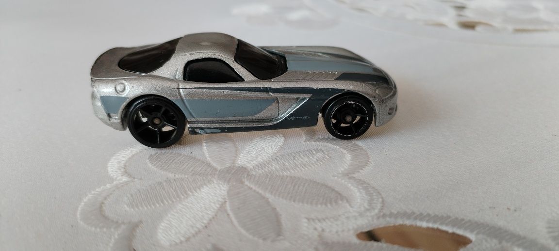 Hot wheels dodge viper 2005