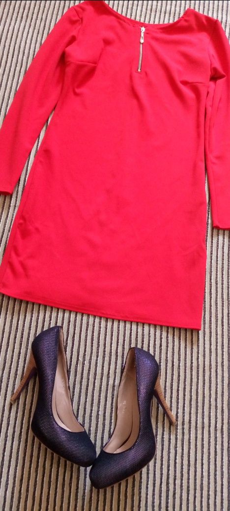 Червоне плаття 42-44р.