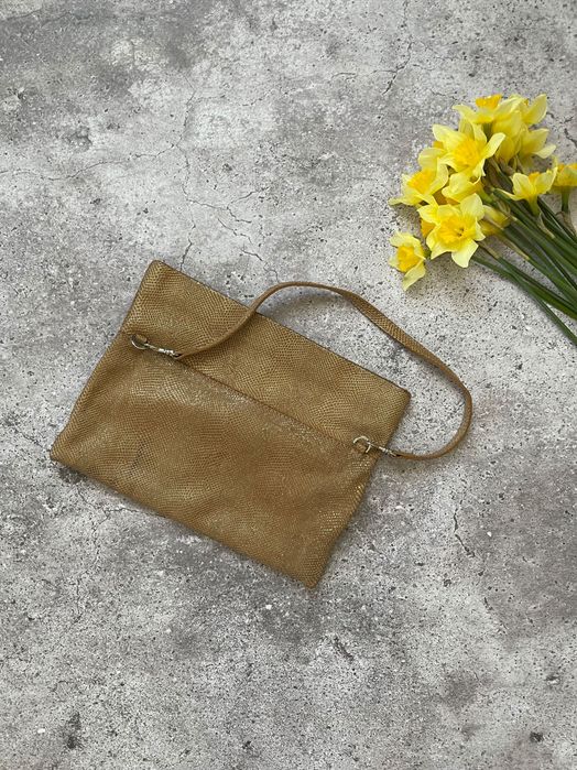 Золотиста шкіряна сумка клатч