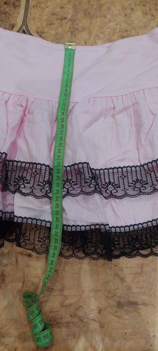 Розовая юбка с чёрным кружевом