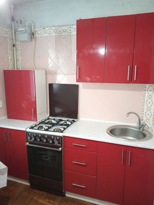 Продам кухню б.у в хорошем состоянии, мойка и кран в подарок