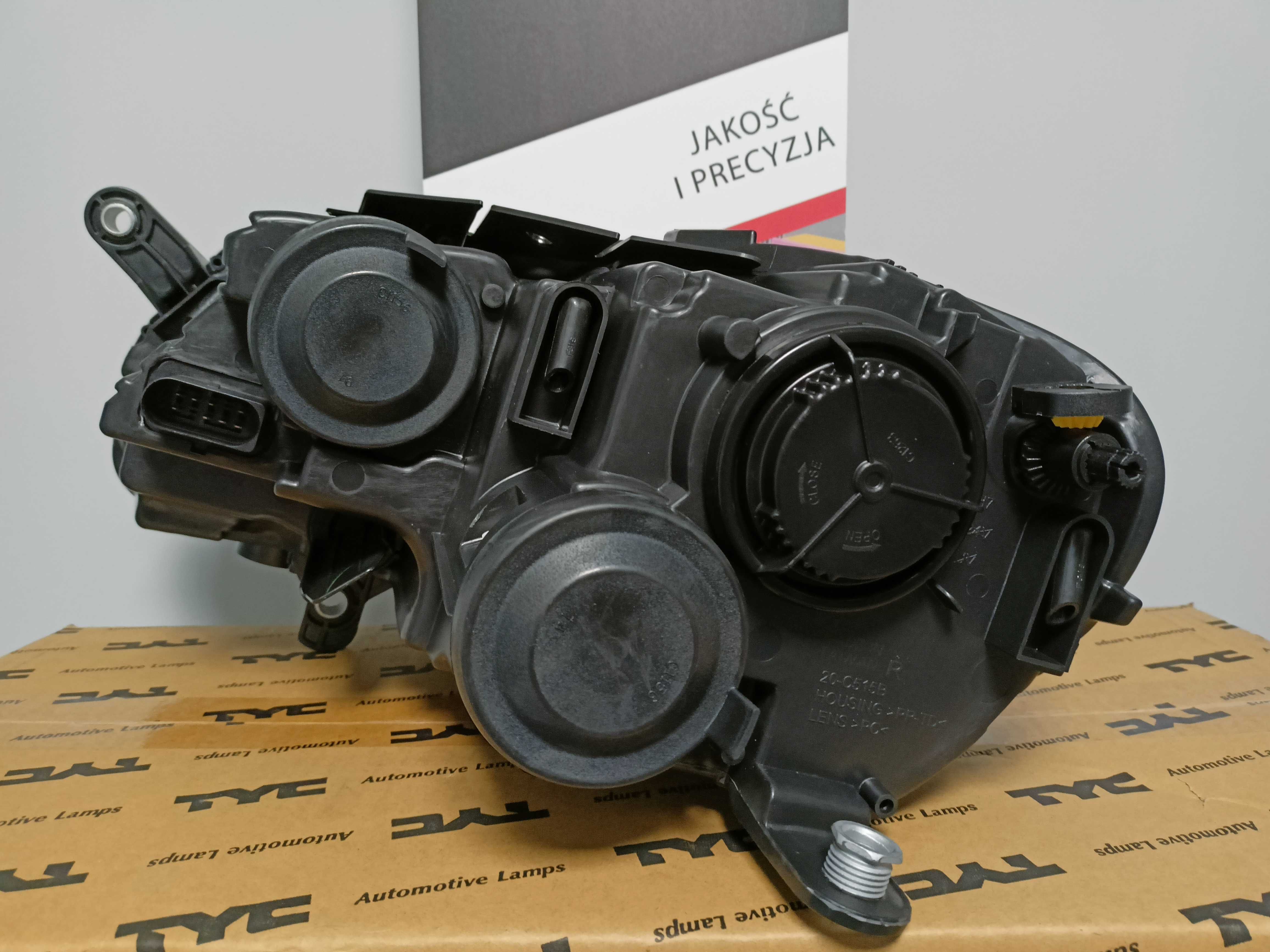 VW Passat B7 10- Lampa/Reflektor przód prawy /H7+H7