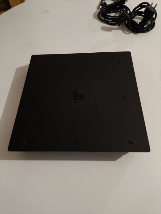 Playstation 4 pro com 2 jogos