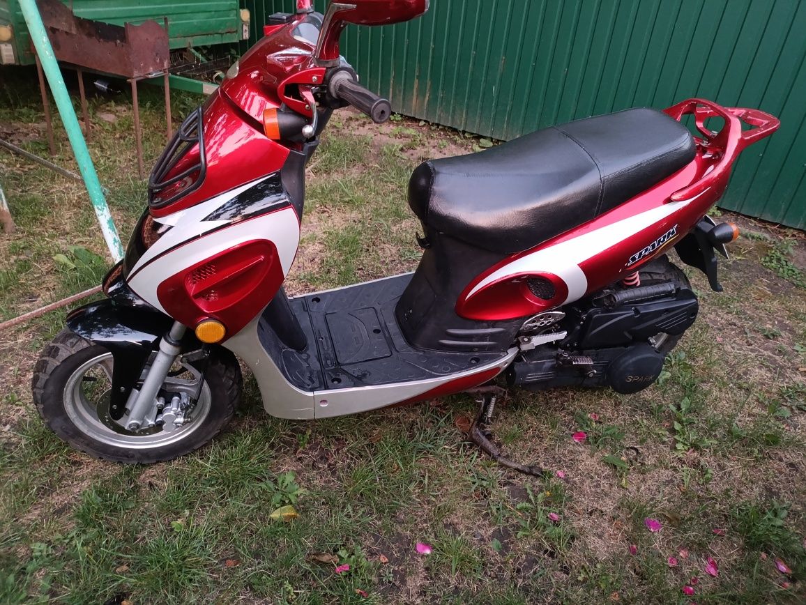 Продам скутер Спарк 150