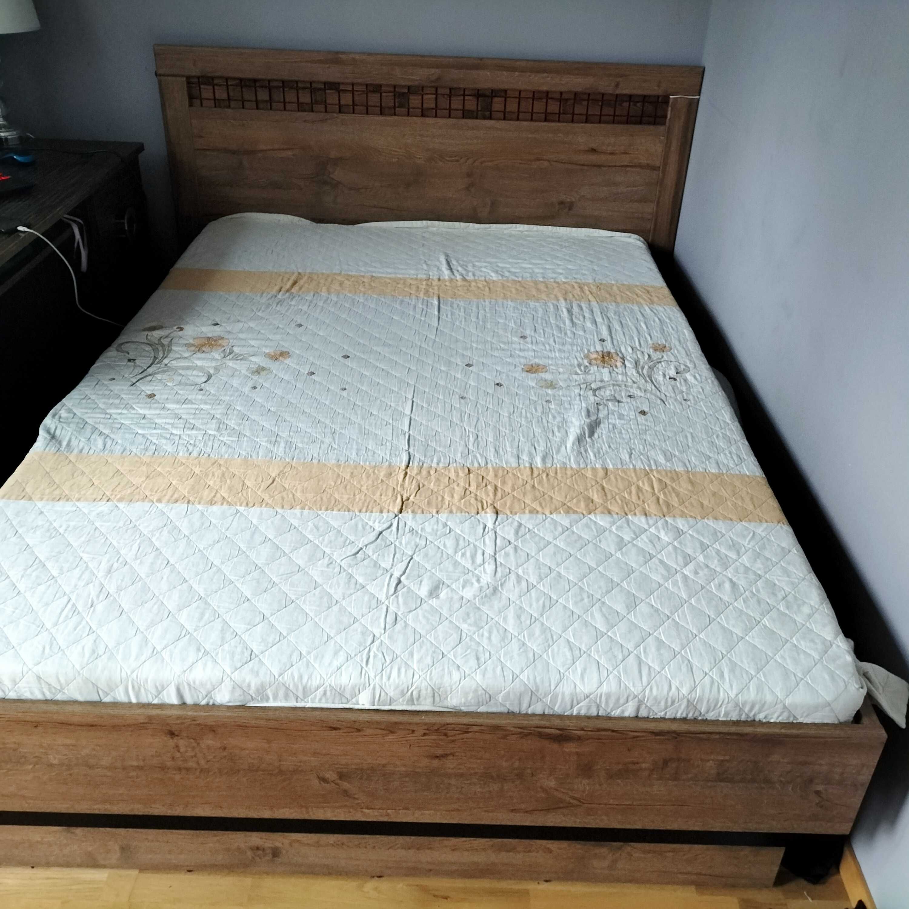 Łóżko 2 osobowe z materacem