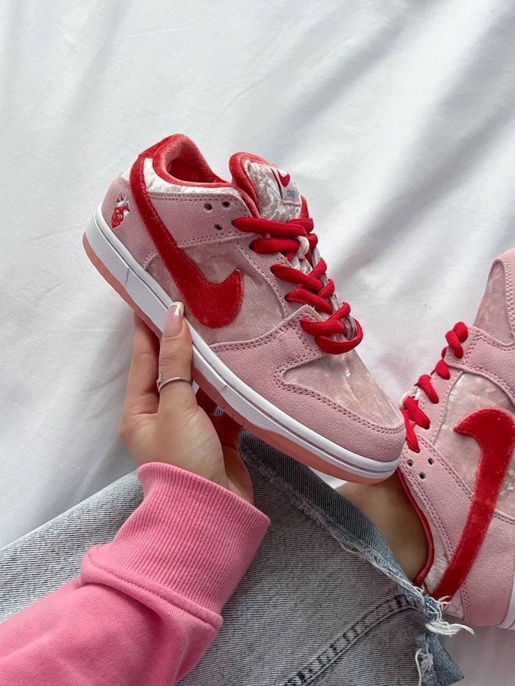 Жіночі кросівки StrangeLove X Nike SB Dunk Low Valentine's Day | найк