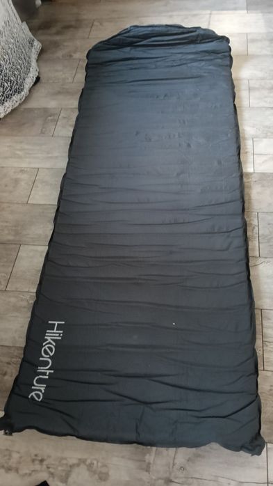 Materac samopompująca