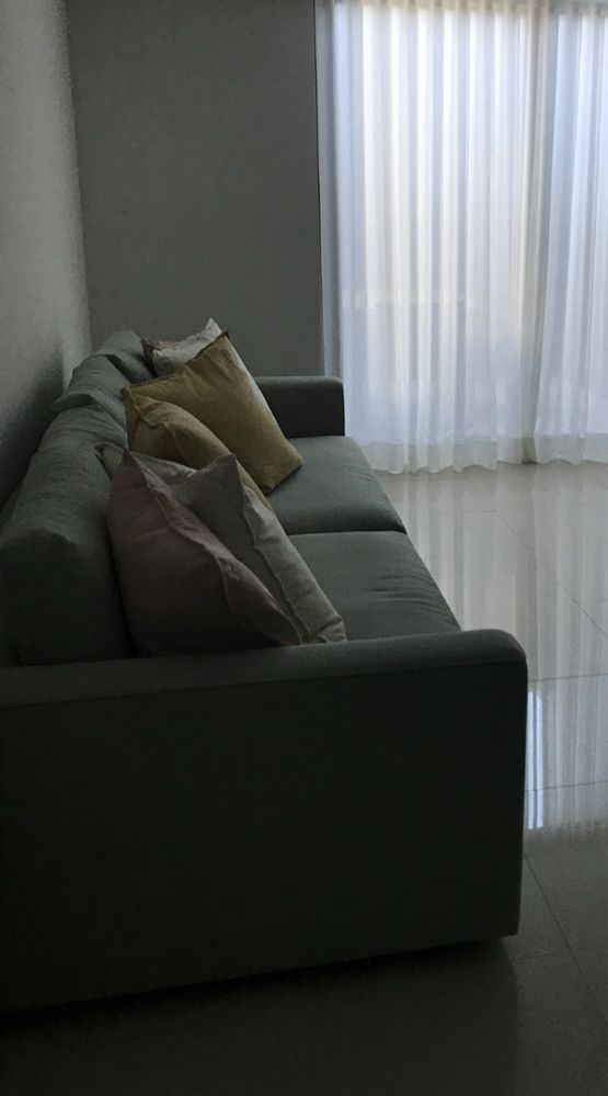 Sofa de linho verde / acinzentado