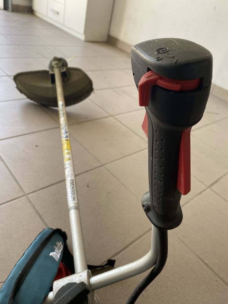 Makita MM4 EM2650UH – kosa spalinowa 4-suwowa – bardzo dobry stan!