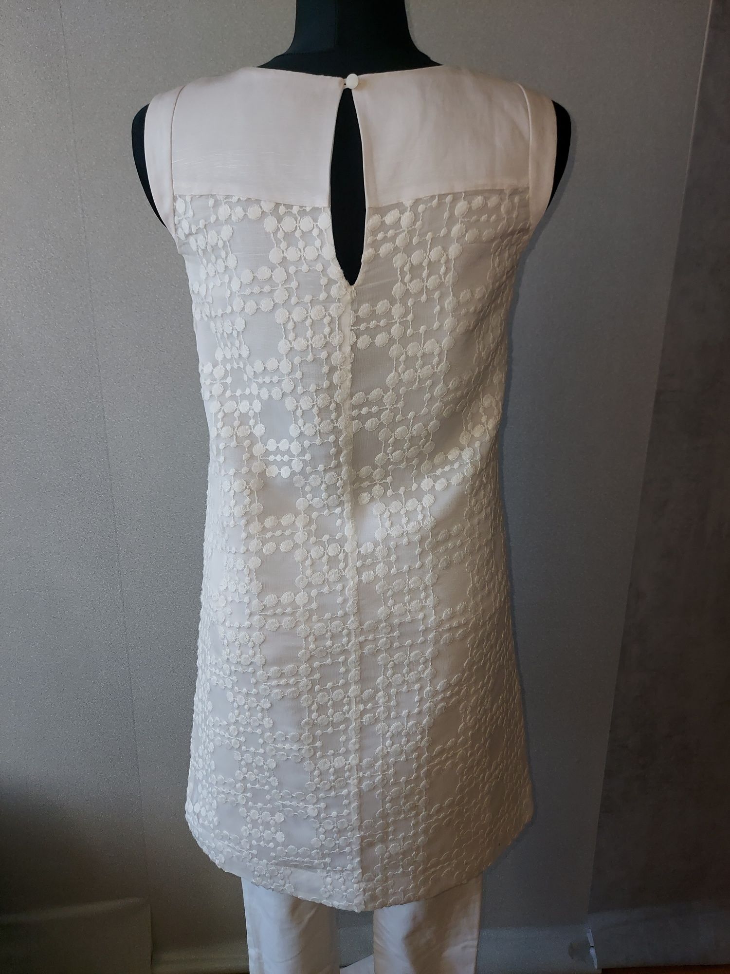 Elegancka jedwabno-lniana sukienka z haftem Solar