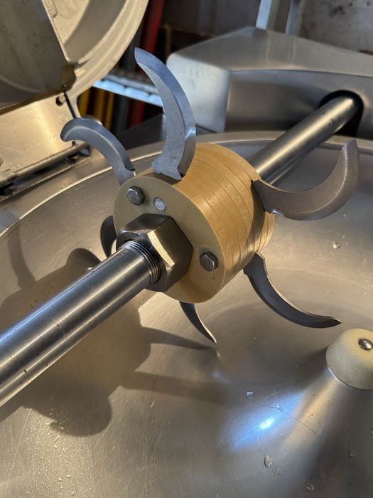 Кyтер мʼясний, Frosty