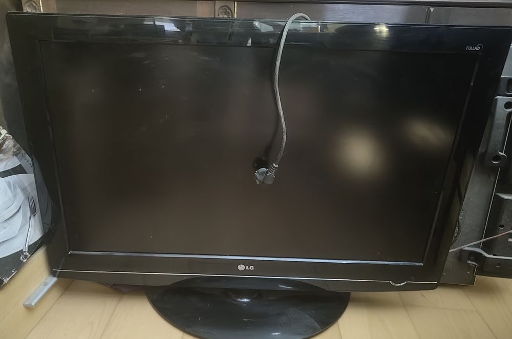 TV LG avariada para peças