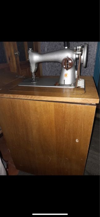Машина швейна б/в