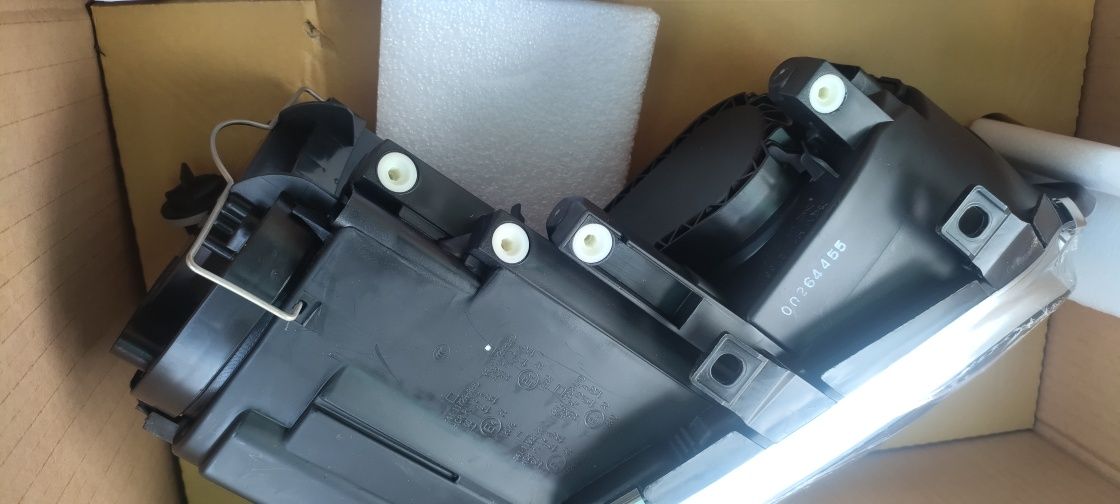 Farol VW TOURAN lado do pendura 
Novo nunca u