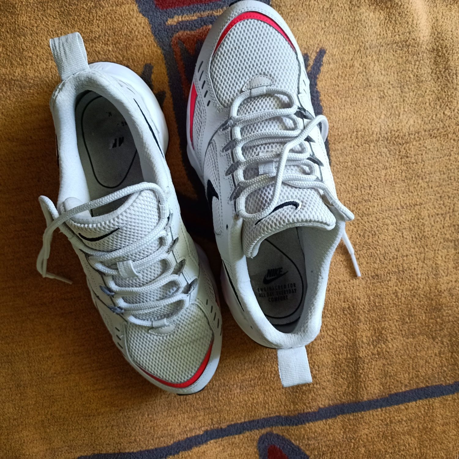 Nike Air Heights , uniseks. Rozmiar 40 . Wkł 25 cm .
