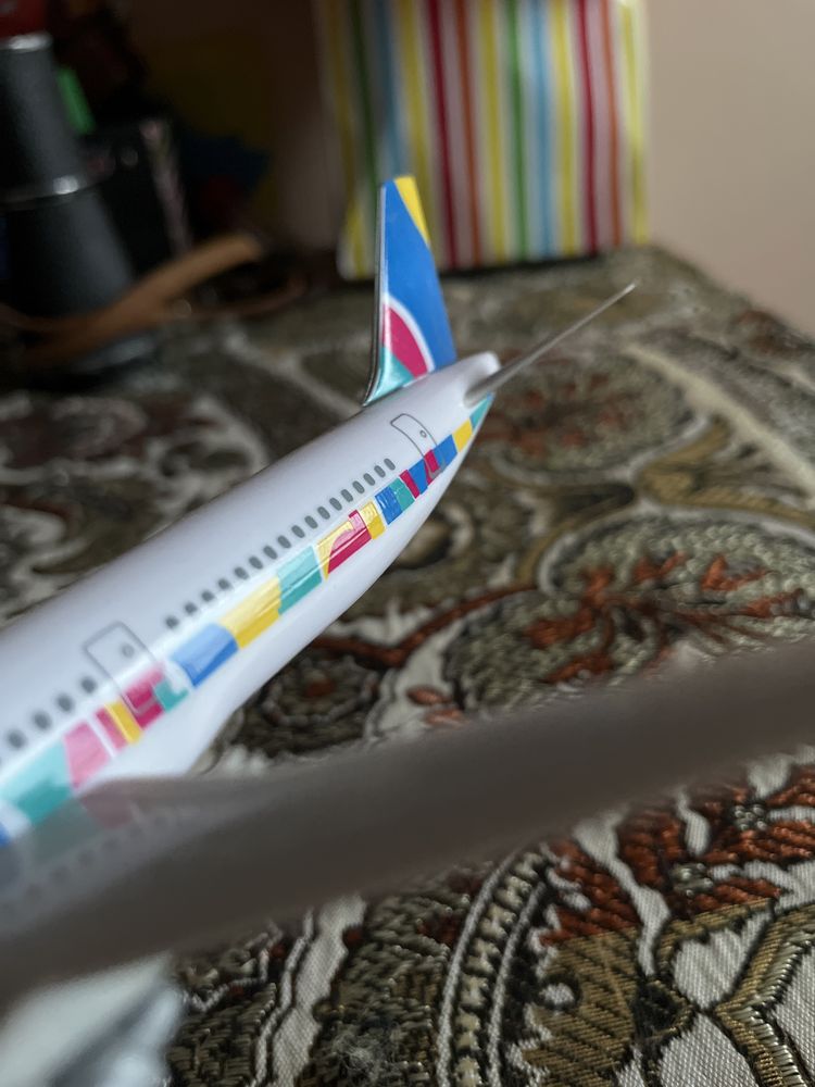 samolot model boeing 737 air 2000 1:200