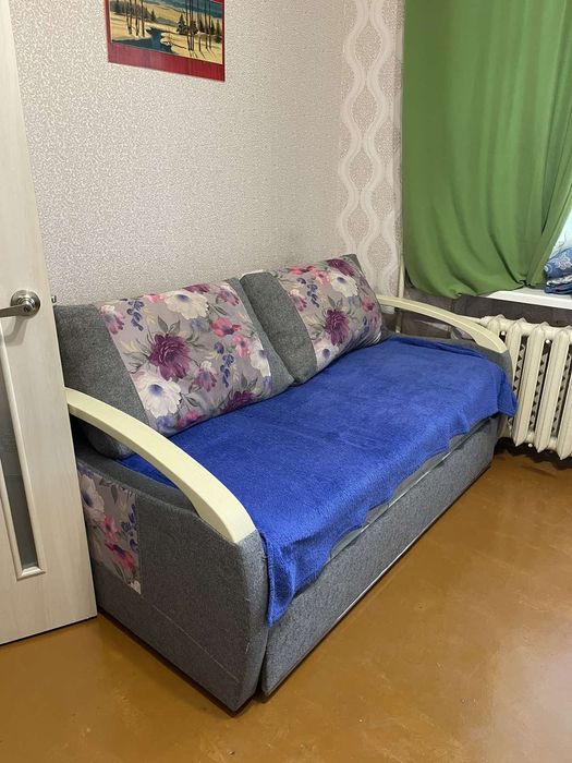 Сдам гостинку в районе большой Таврии, до лета