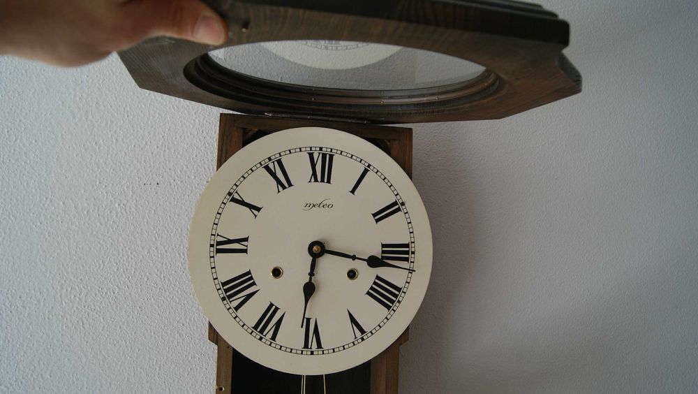 341 Zegar wiszący mechaniczny koreański Daewoo Meteo 1979 rok