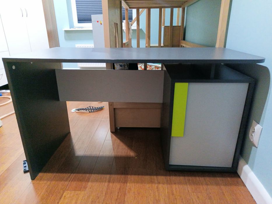 Biurko młodzieżowe