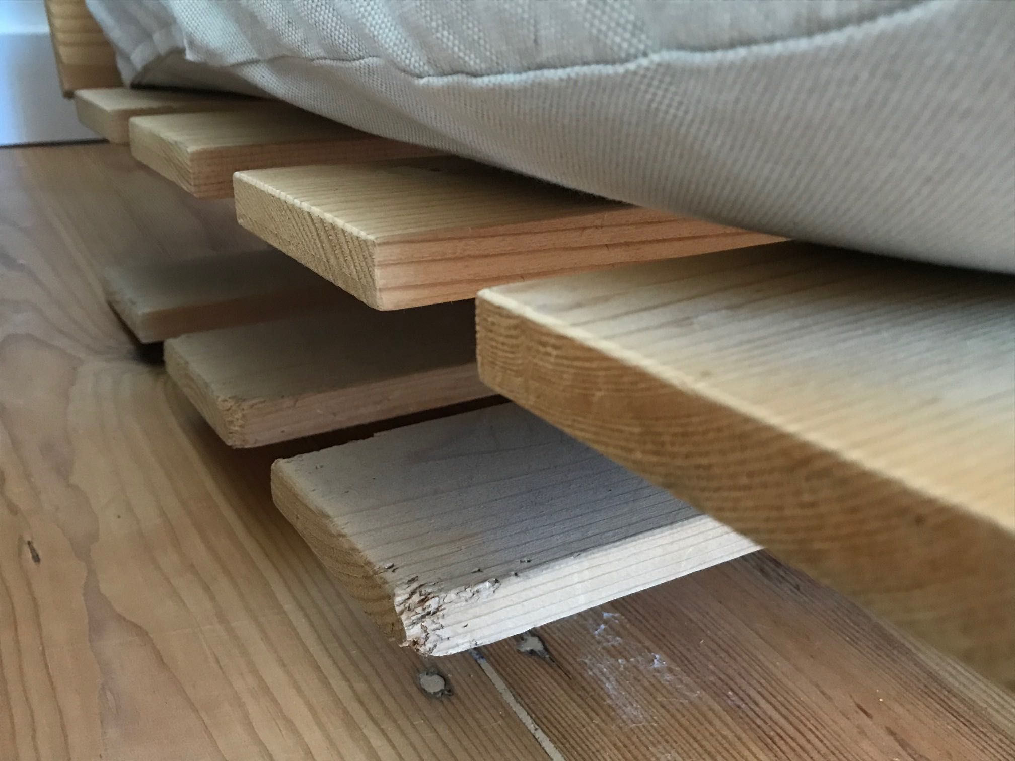 Sofá Cama estrutura de madeira e futon IKEA