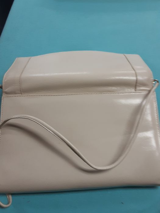 Bolsa pochete  em pele bêje