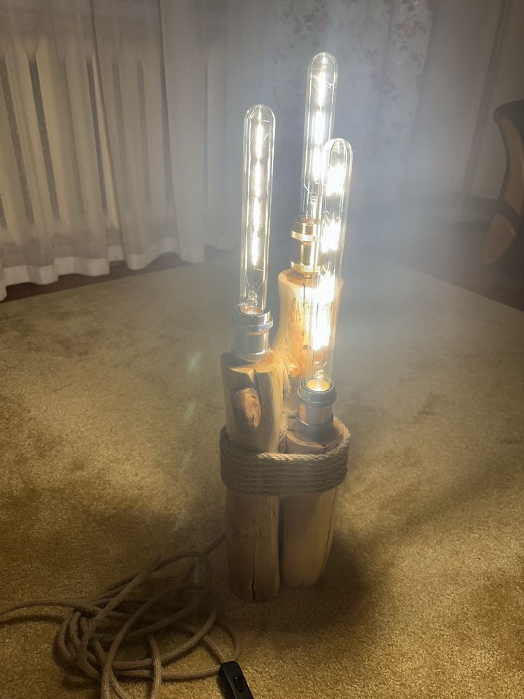 Rustykalna lampa z naturalnego drewna i liny – handmade, boho loft