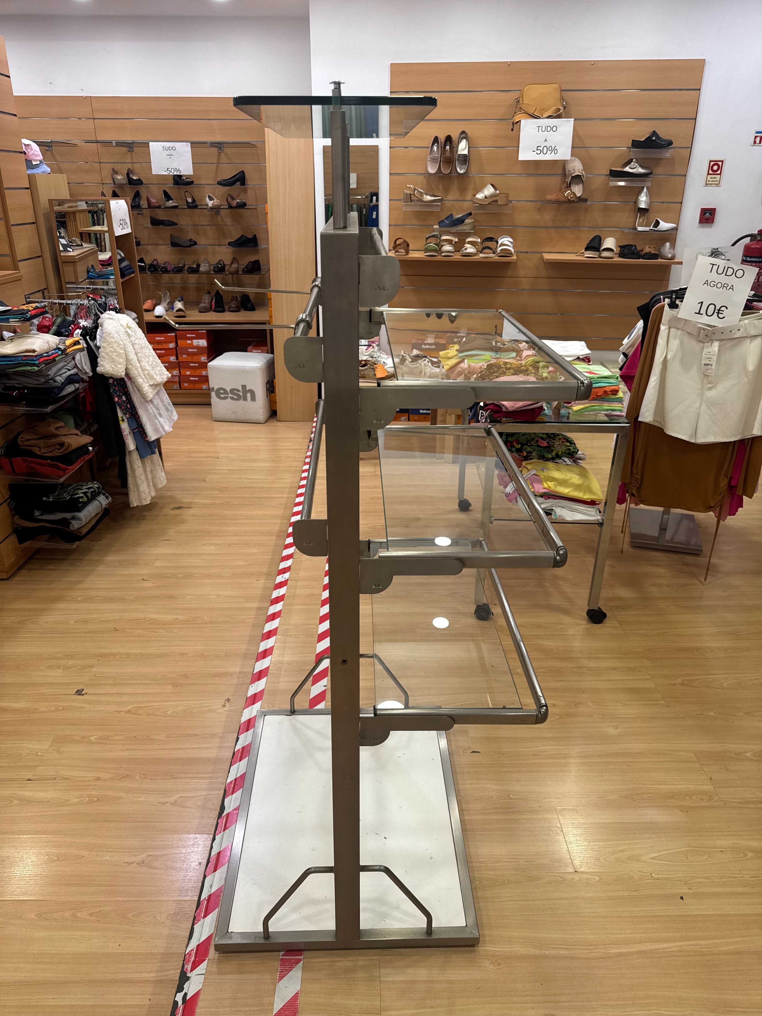 Expositor de inox com prateleiras de vidro