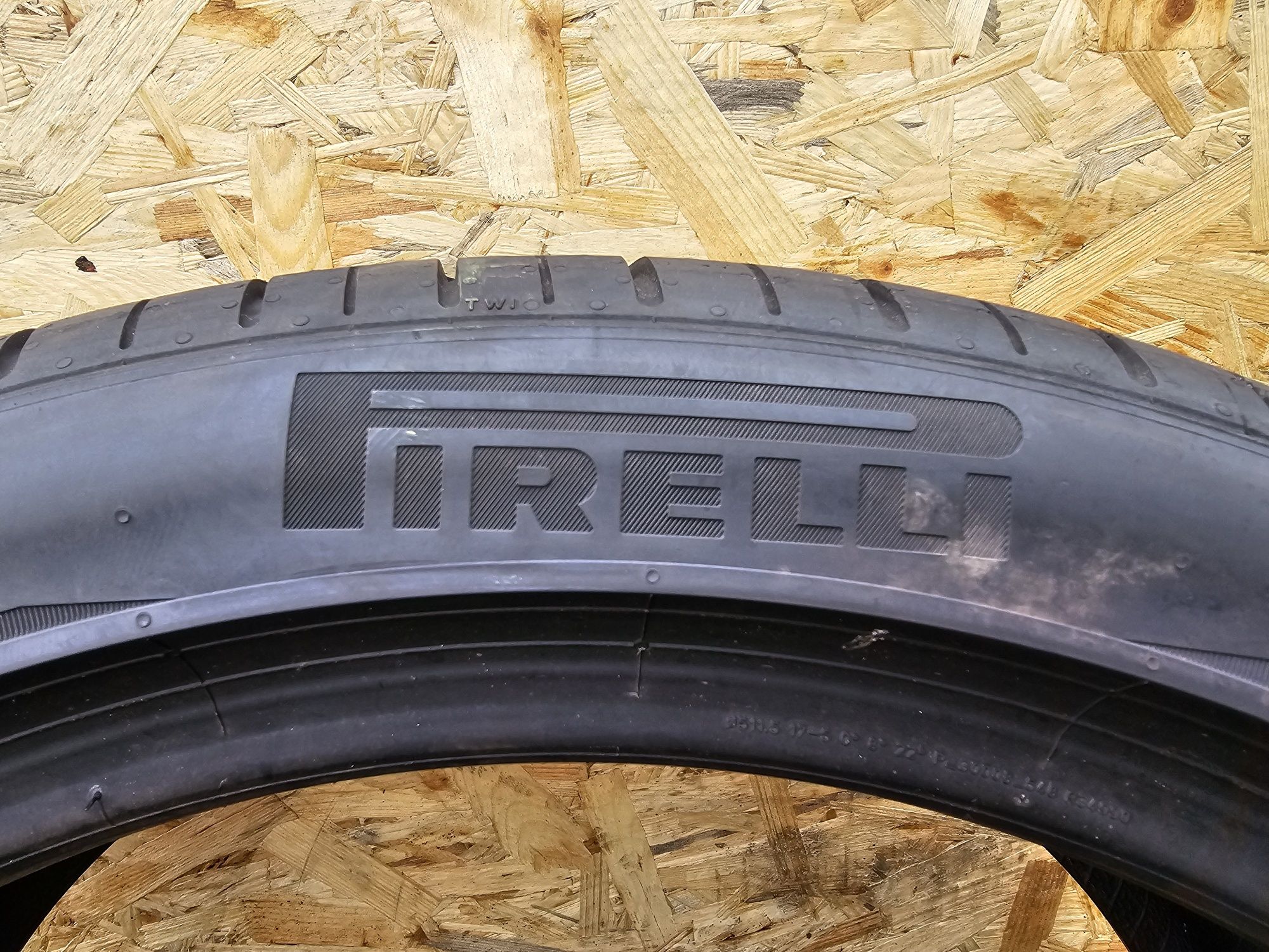 BDB Stan!!  6,7mm. 255/40 r20 Pirelli P Zero. 23/24