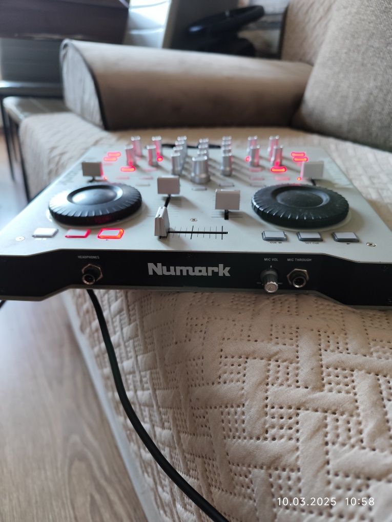 Kontroler mixer MIDI numark