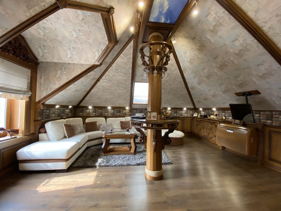 Будинок в районі «Новий двір» 10 соток. Зручна локація.