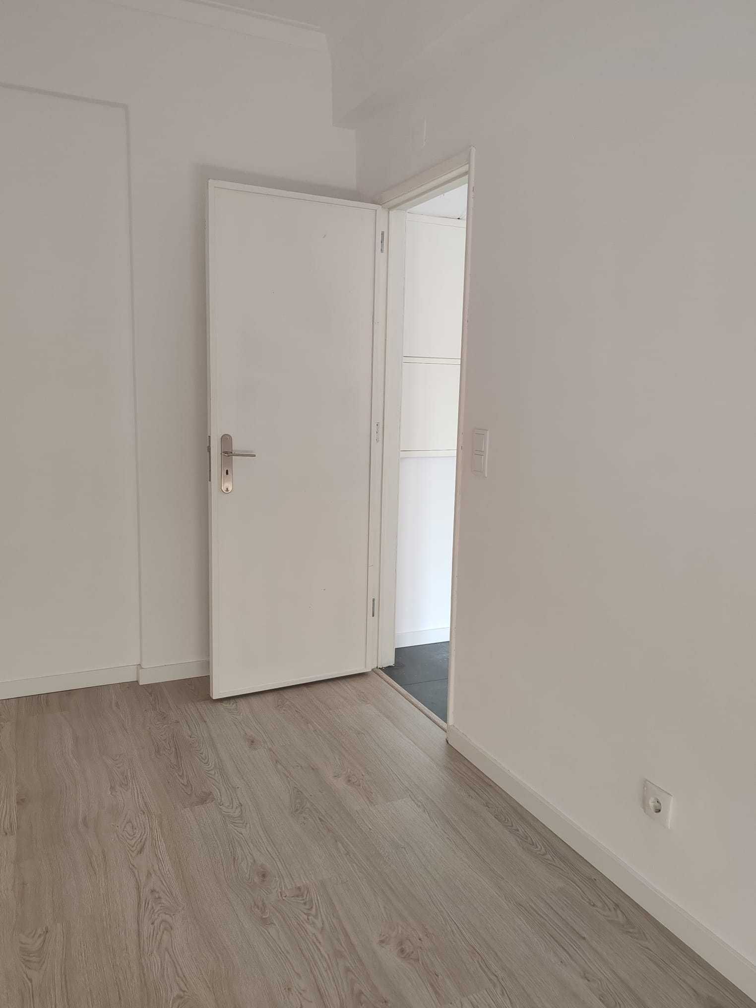 T1 com 3 varandas - Venda particular, s/ intermediação de imobiliárias
