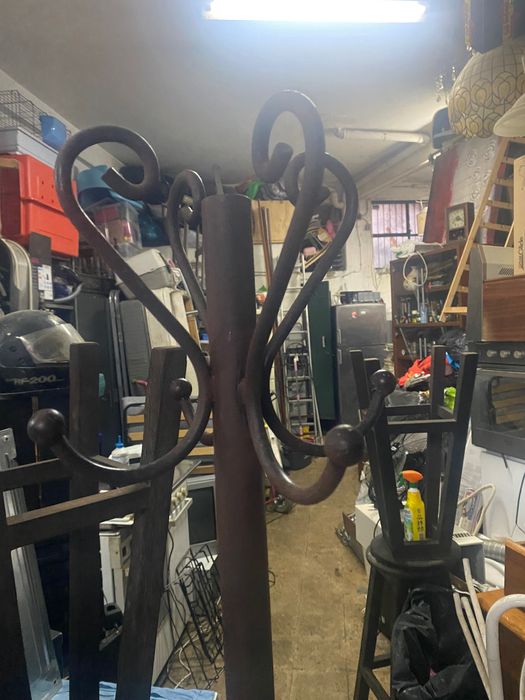 cabide alto em ferro trabalhado