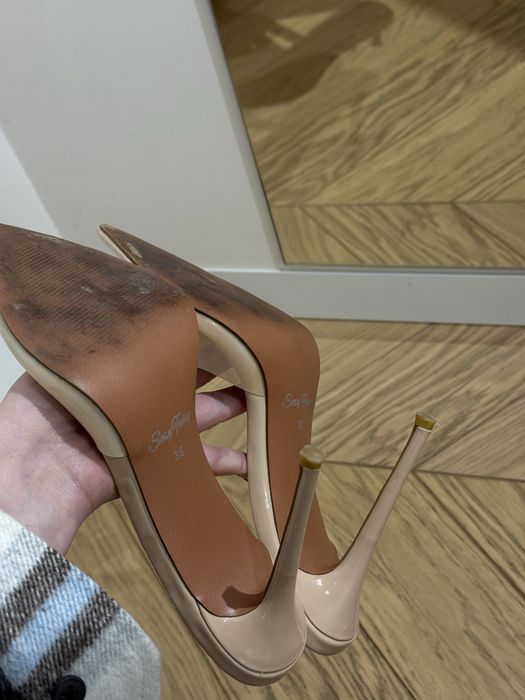 Мюли  бежві.