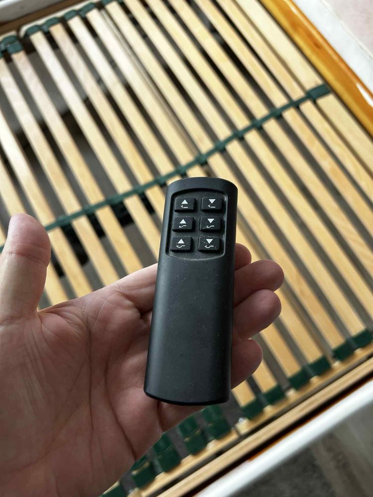 Łóżko 140x200 z materacem Hilding Salsa i stelażem elektrycznym