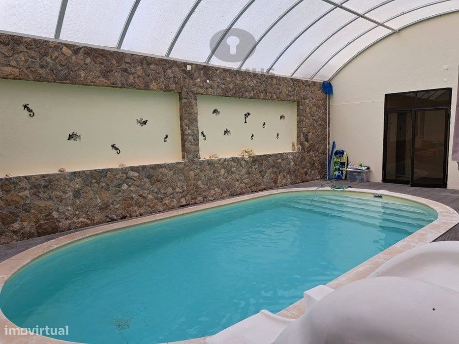 Moradia T5 de Luxo com Piscina e Garagem em Odrinhas