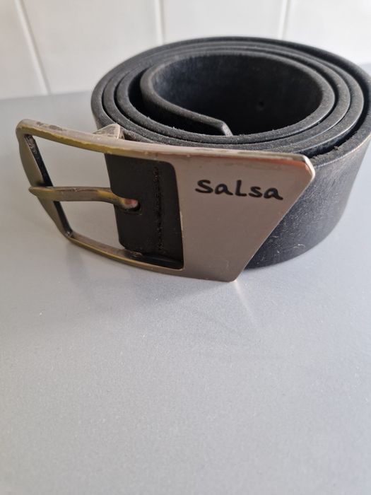 Cinto em cabedal da SALSA. 112 x 4 cm