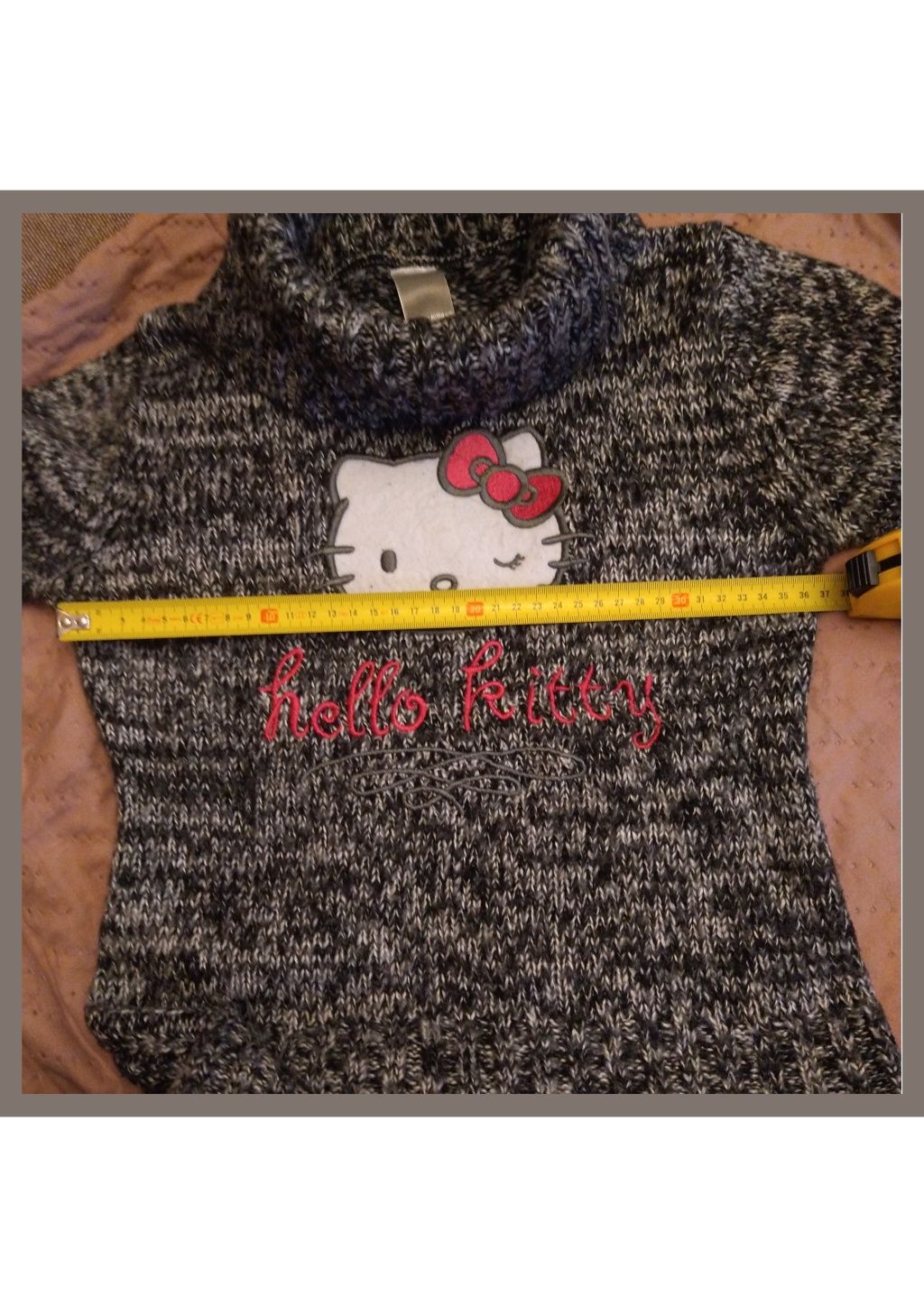 Sweterek z golfem Hello Kitty 146/152