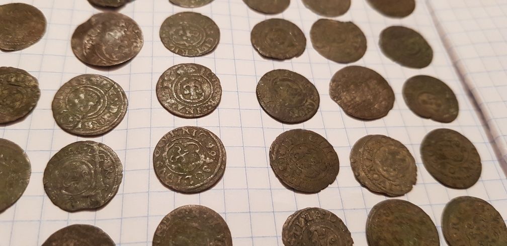 Клад средневековых монет 61 шт.