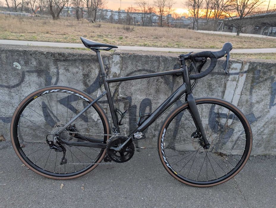 Custowy Rower Szosowy Triban 520 - pełna hydraulika, 2 zestawy kół