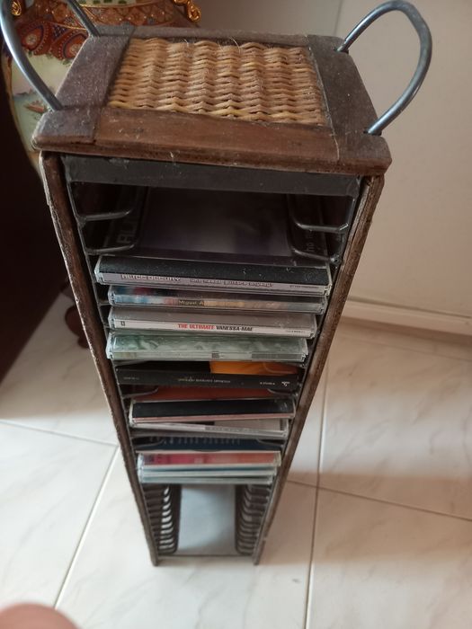 Porta CDs madeira e verga