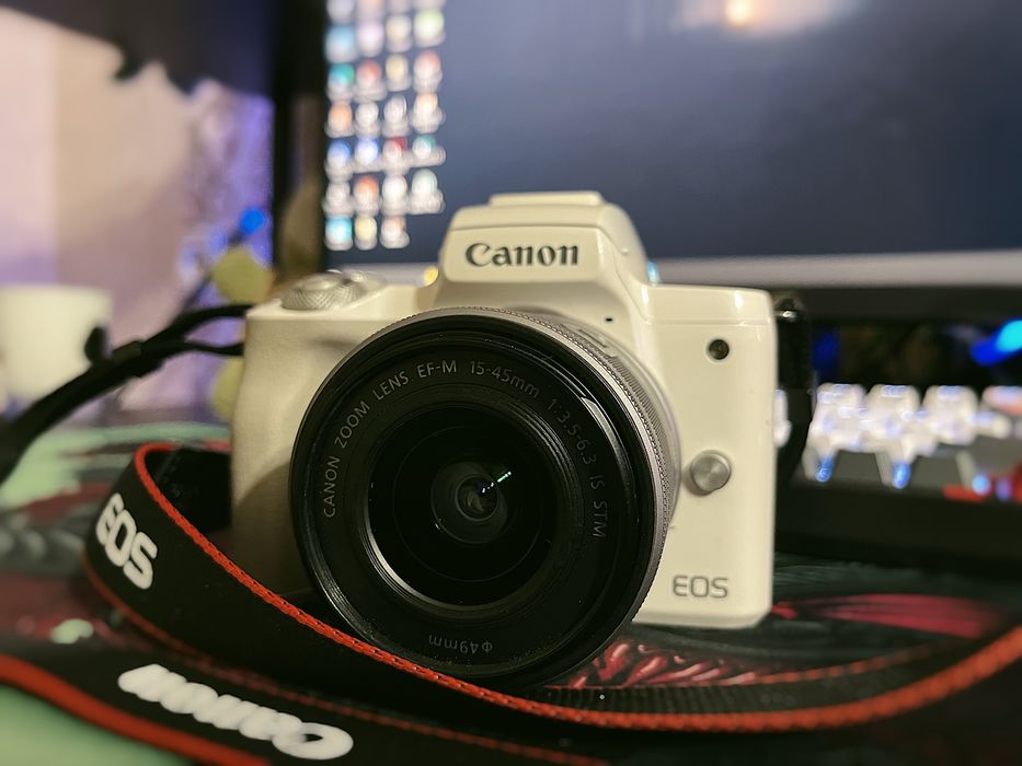 Canon EOS M50 Mark II 2 / Kiss M2 24.1MP 15-45mm Lens Kit