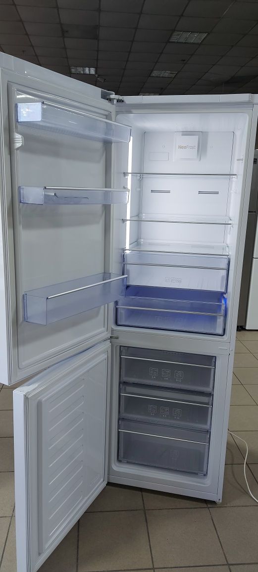 Холодильник Beko RCNA 356E30W