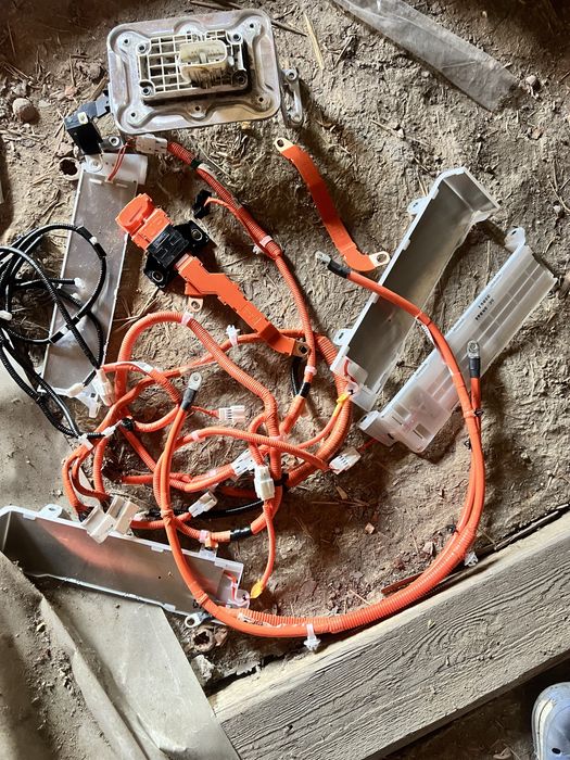 Проводка кабеля блок бмс нмсан лиф 2015 24квт.   Пишіть.